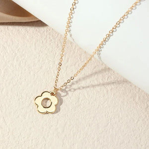 Gold look daisy pendant on chain necklace 